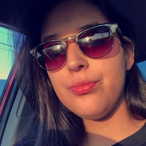 Meet your Posher, Alejandra